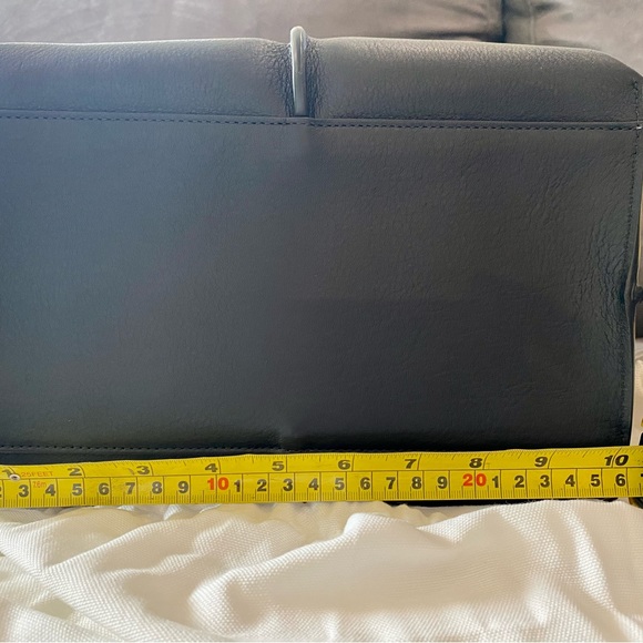 BNWT Chloe Vick Tote in Black - Picture 7 of 7